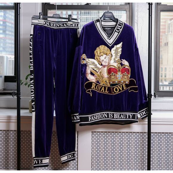 Dolce & Gabbana "Royal Love" Sweatshirt (XS, IT42) + Sweatpants Set (S, IT46) - Picture 4 of 11
